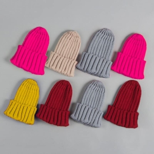 Cappello a maglia alla moda per le bambine in vari colori