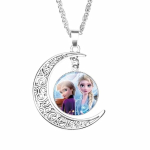 Collana in argento con ciondolo a forma di luna e ritratto di Elsa e Anna la Regina delle Nevi
