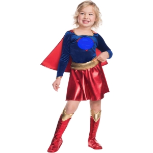 Costume da Super Man per bambine con mantello indossato da una ragazza alla moda