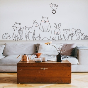 Decorazione murale con motivo animale in bianco e nero per ragazze con sfondo soggiorno con divano e tavolo