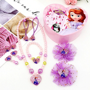 Scatola rosa a forma di cuore con gioielli con la Principessa Sofia