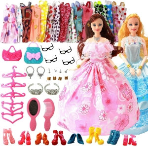 Set di bambole in stile Barbie per bambine, completo di accessori di ricambio.