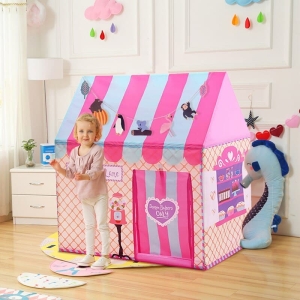 Tenda castello da principessa multicolore per bambine con un comodino e una bambina in una casa