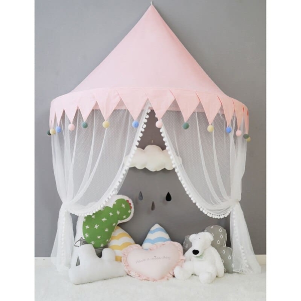 Tepee rosa e bianco a forma di castello per bambine con orsacchiotti all'interno