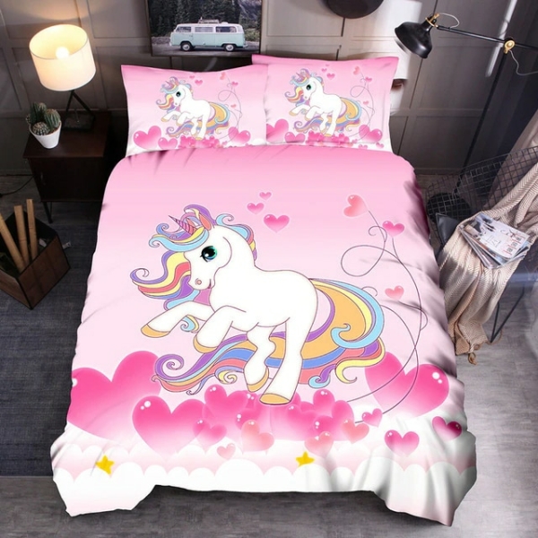 Set di biancheria da letto con unicorno rosa per bambina in una casa