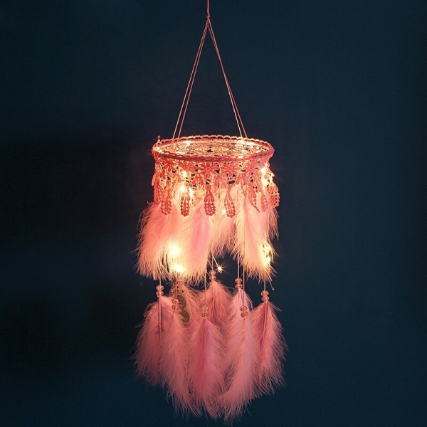 Decorazione acchiappasogni per la camera da letto di una bambina rosa con sfondo nero