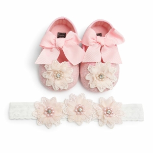 Ballerina da bambina alla moda, rosa e bianca, con papillon e fiore