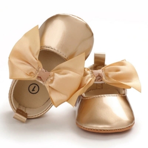 Ballerine beige lucide da bambina con fiocco