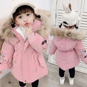Cappotto di pelliccia rosa alla moda per le ragazze