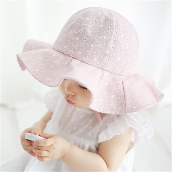 Cappello estivo carino per la bambina cappello estivo carino per la bambina rosa
