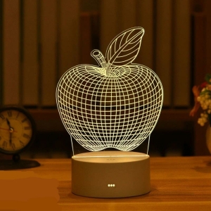 Luce notturna con motivo a mela in stile 3D per le ragazze. Di buona qualità e molto alla moda su un tavolo di casa