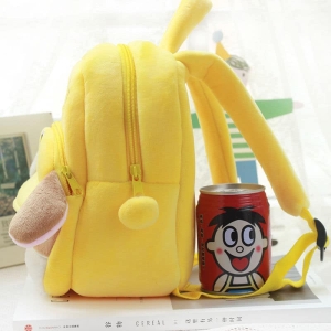 Zaino asilo morbido Patrol giallo per bambina su un tavolo