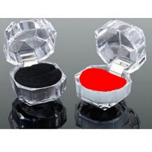 Speciale portagioie in acrilico per oggetti preziosi per ragazze con sfondo grigio