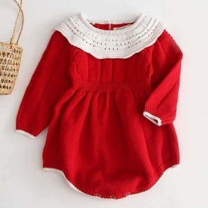Pagliaccetto a maglia rosso e bianco per le bambine