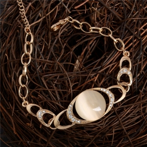 Bracciale a catena di lusso in tonalità oro con perle