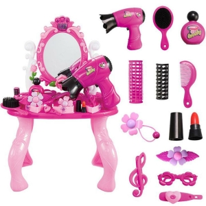 Tavolino da toilette con specchio per ragazze in diverse tonalità di rosa, con tutti gli accessori esposti ed elencati sul lato destro