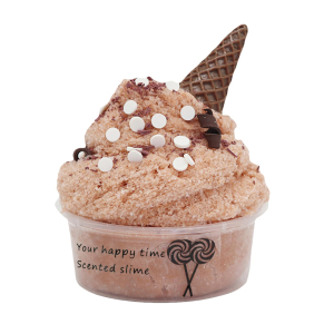 Bava di gelato marrone per ragazze con sfondo bianco