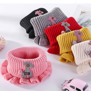Sciarpa calda con giraffa per ragazze - rosa, nero, grigio, rosso, giallo, bianco