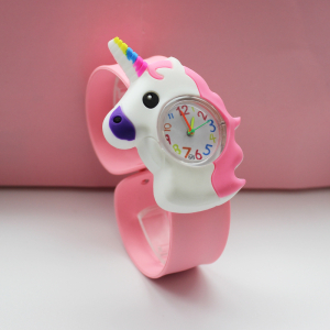 Orologio con cinturino in silicone e quadrante unicorno rosa e bianco