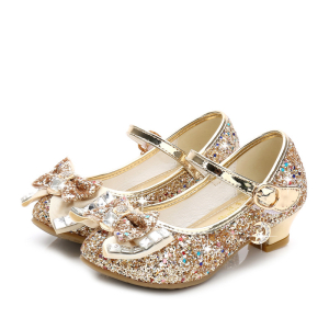 Scarpe da principessa in paillettes con papillon per bambine in oro su sfondo bianco