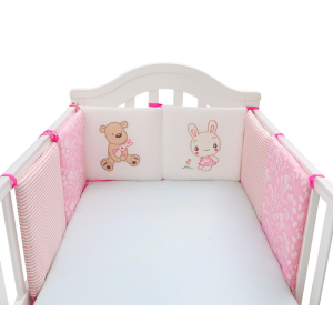 Cuscini per culla con motivo di orso rosa per bambine con sfondo bianco