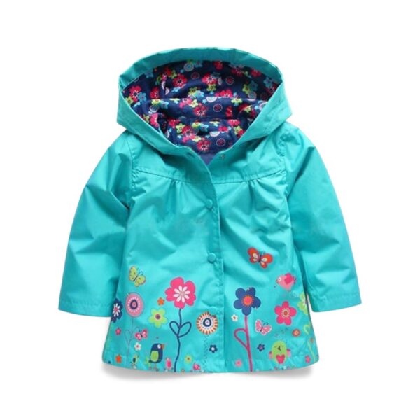 Cerata verde con cappuccio e motivi floreali sulla cerata e nella fodera interna, su sfondo bianco uniforme.