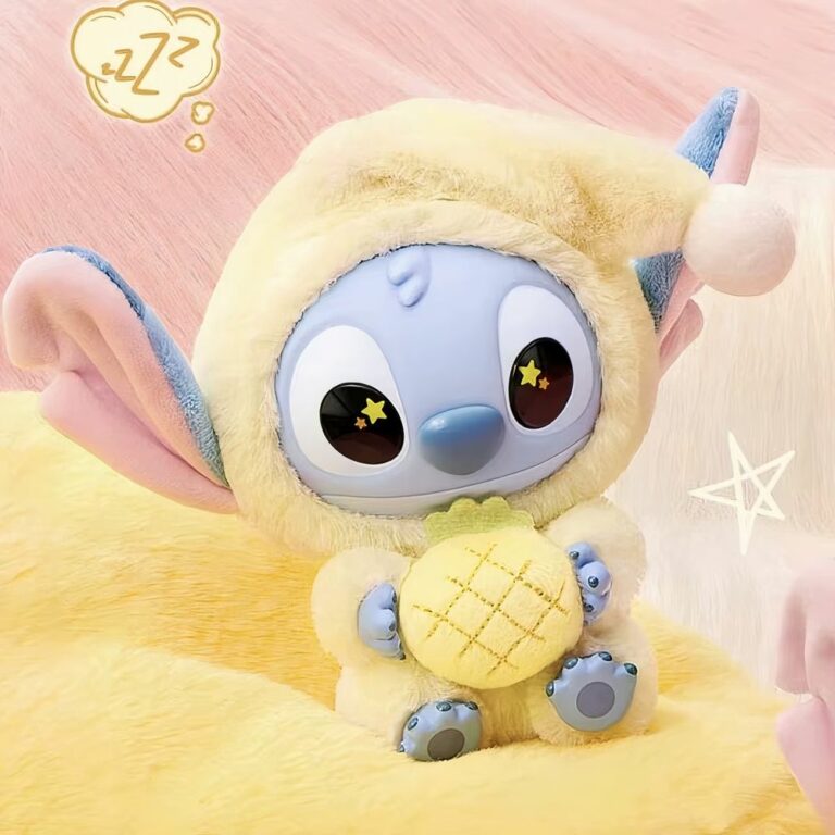 Just Play Set di personaggi da collezione di Disney Stitch con 5 accessori, 11 pezzi, personaggi da collezione da 5 cm, decorazioni per la casa, giocattoli per bambini dai 3 anni