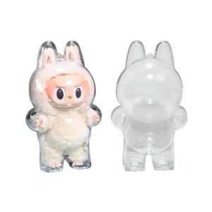 Custodia vuota trasparente per figurina Labubu in piedi, accanto a un Labubu bianco all’interno della custodia, su sfondo bianco.