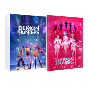 Calendari dell'Avvento K-pop Demon Hunters su sfondo bianco. Uno blu a sinistra e uno rosa a destra. Entrambi hanno come motivi i tre personaggi principali.